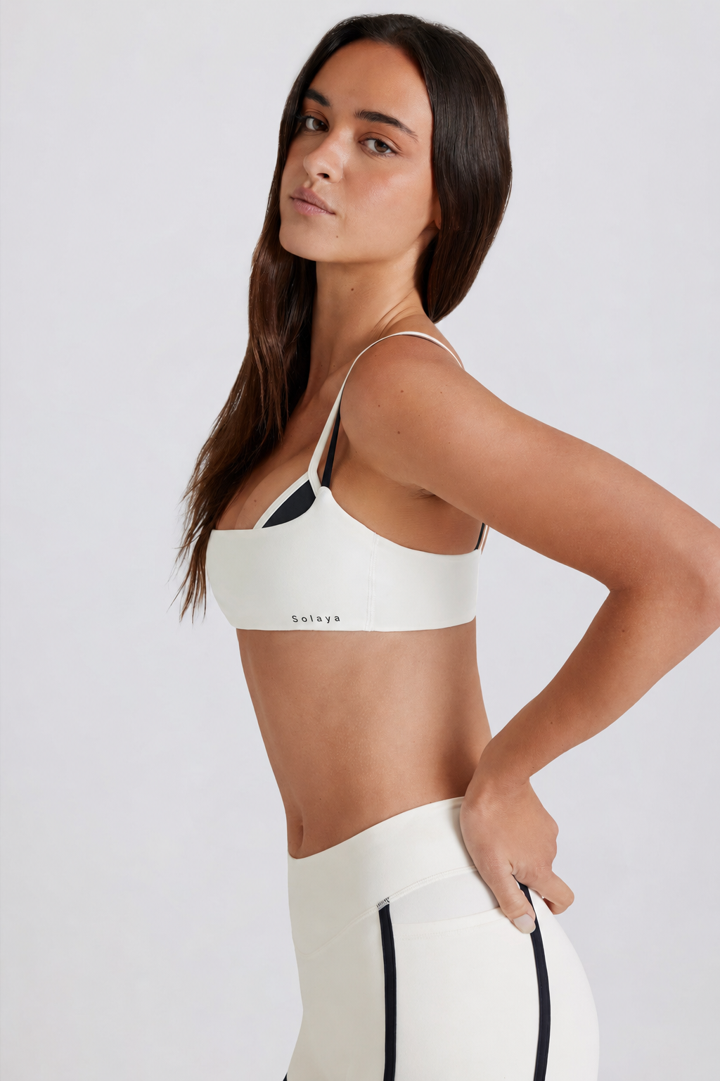 Brasier deportivo Soft Active Twist-Back con capas en color malvavisco